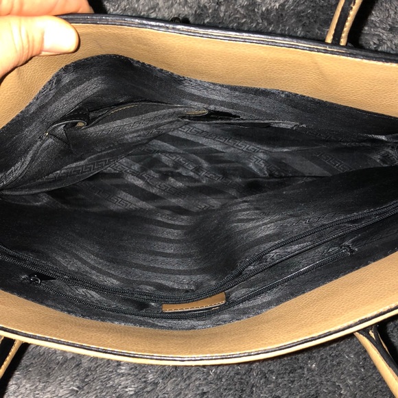 Light beige & Silver hardware lock & key handbag - Picture 3 of 8